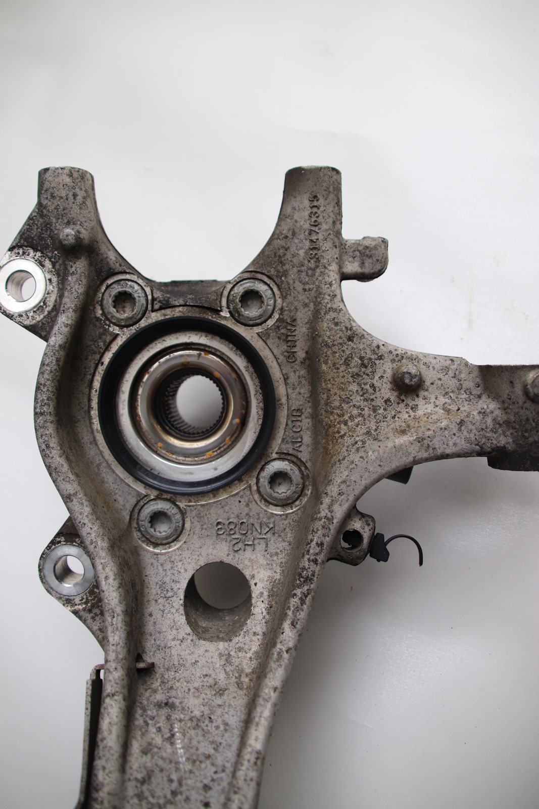 Left front steering knuckle with hub 3