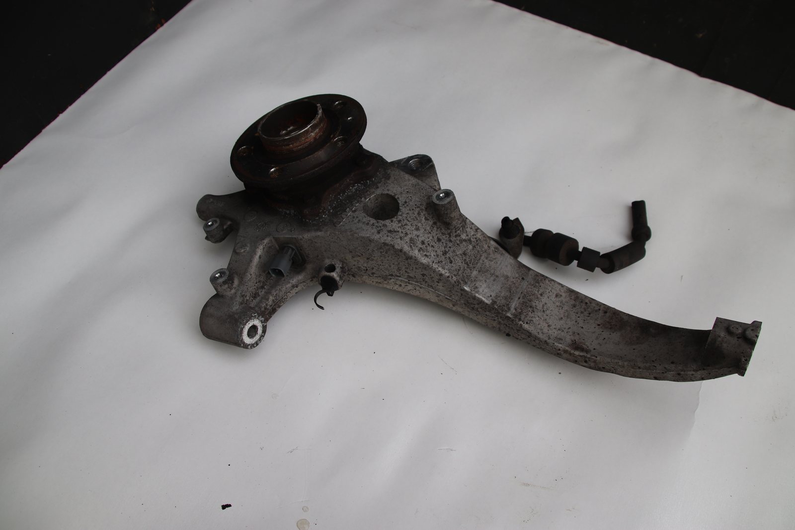 Left front steering knuckle with hub