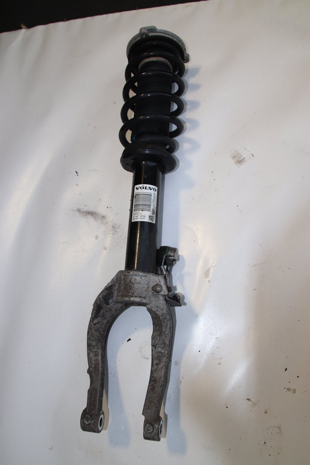 Complete left front strut