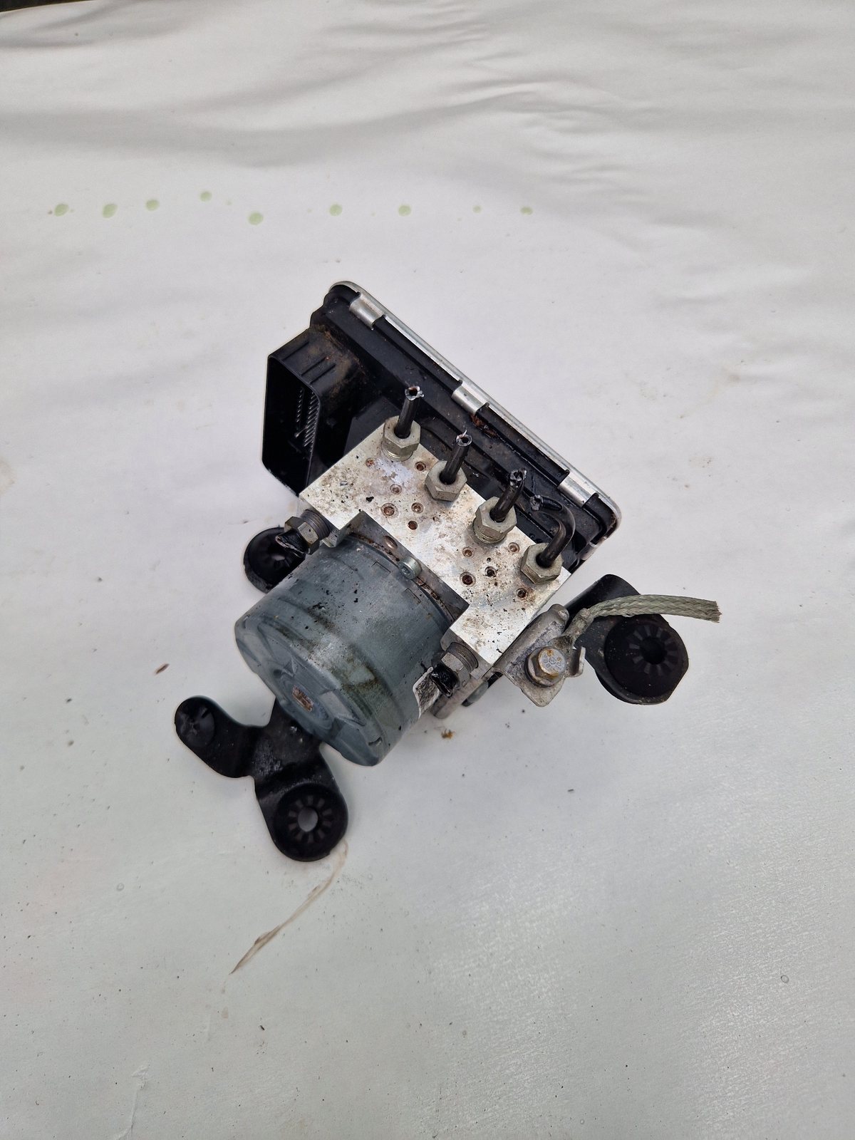 ABS-pomp met remregelmodule 2