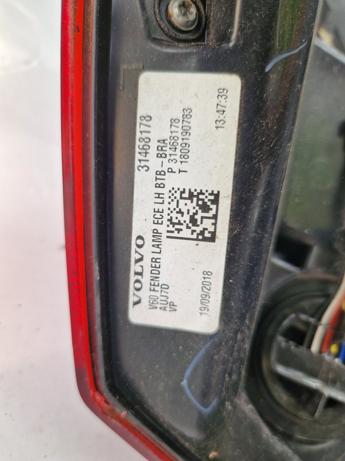 Lewa lampa tylna na części 2