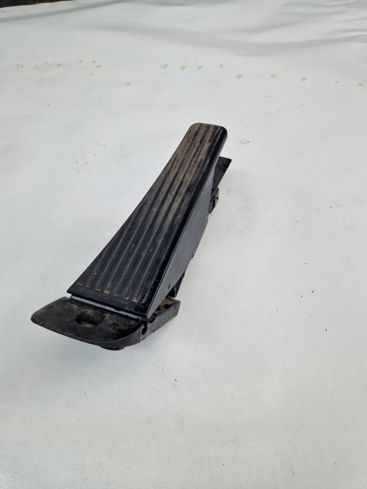 Electronic accelerator pedal automatic
