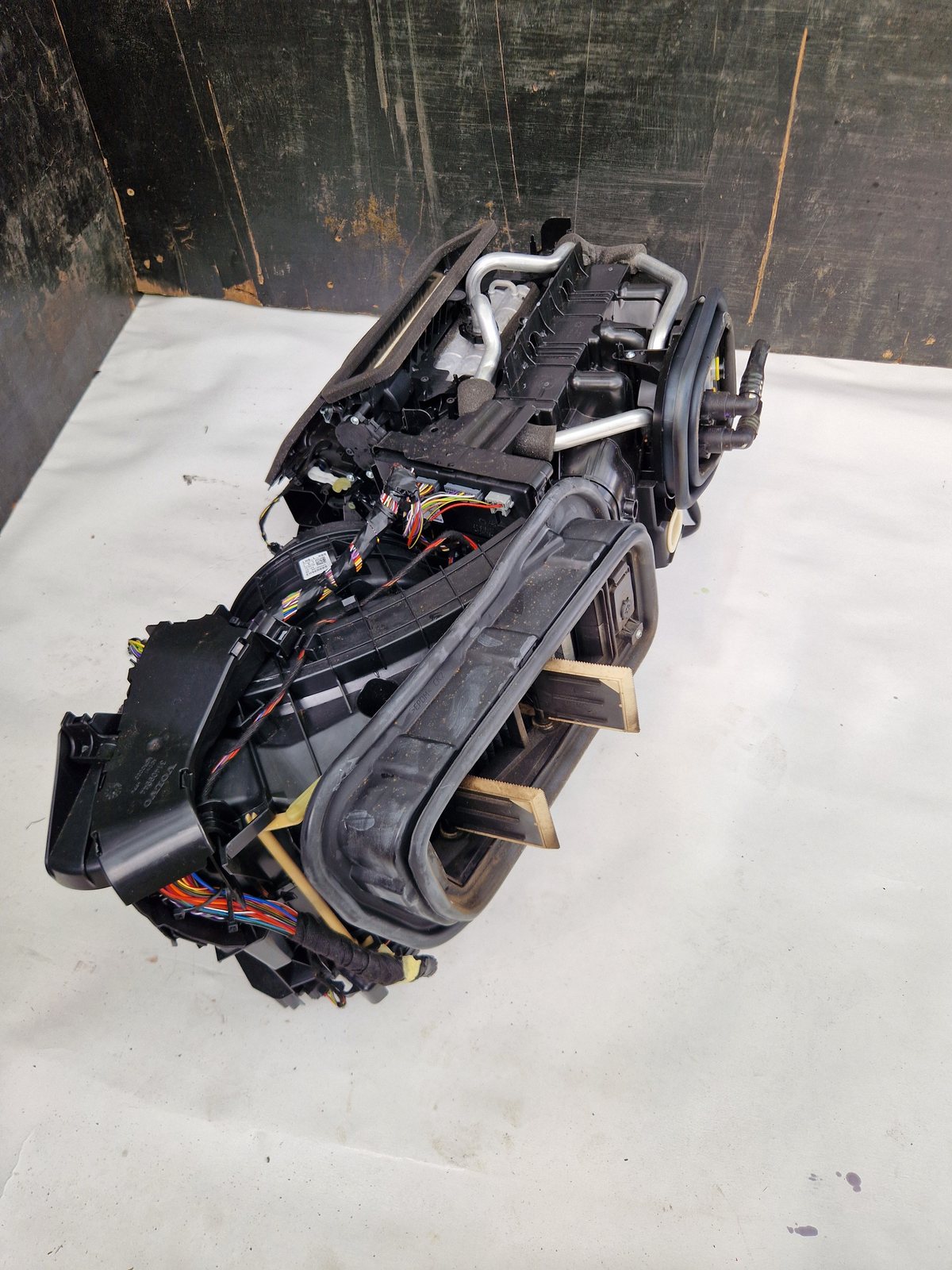 Complete climate unit with heater housing