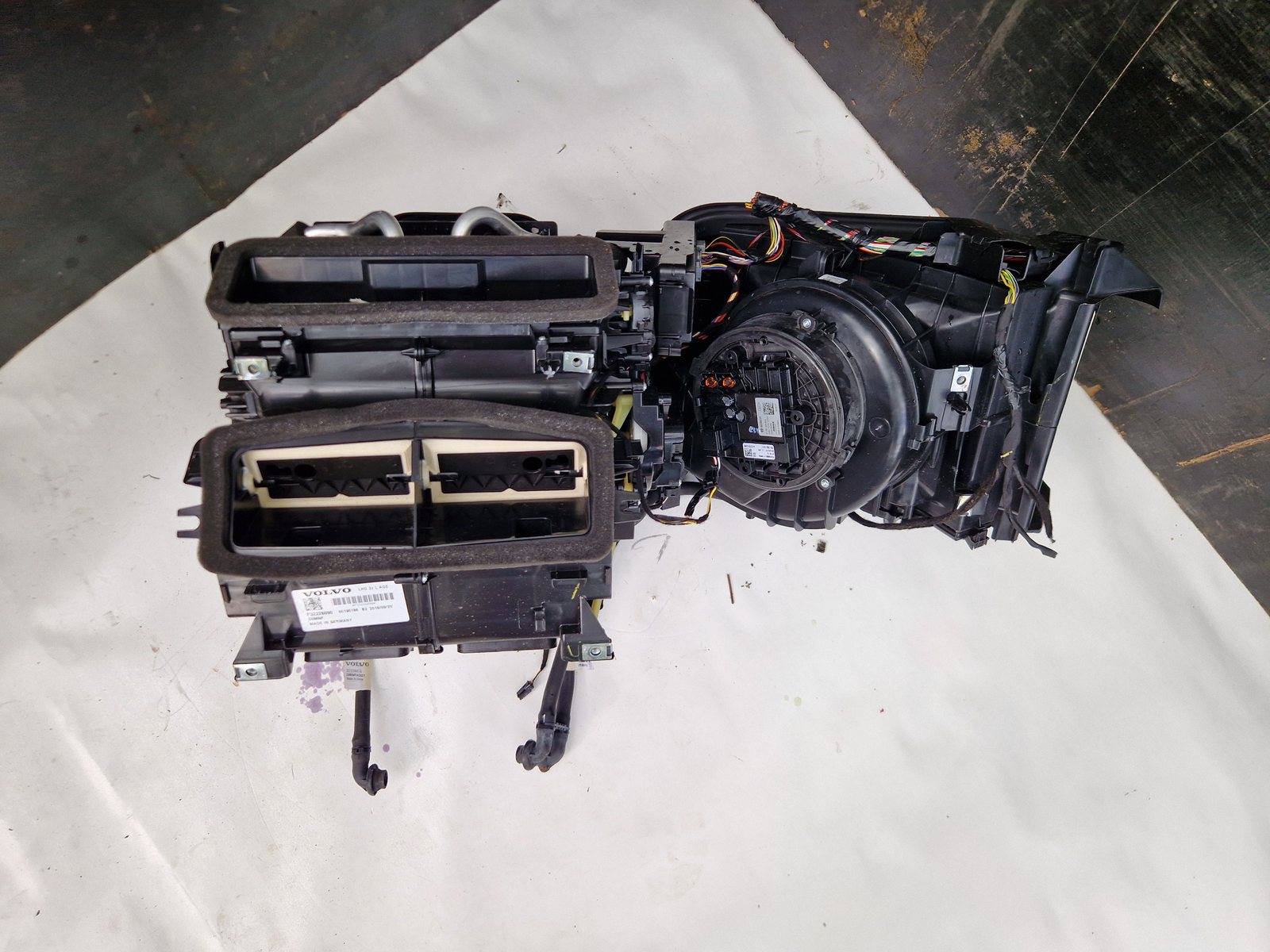 Complete climate unit with heater housing 5