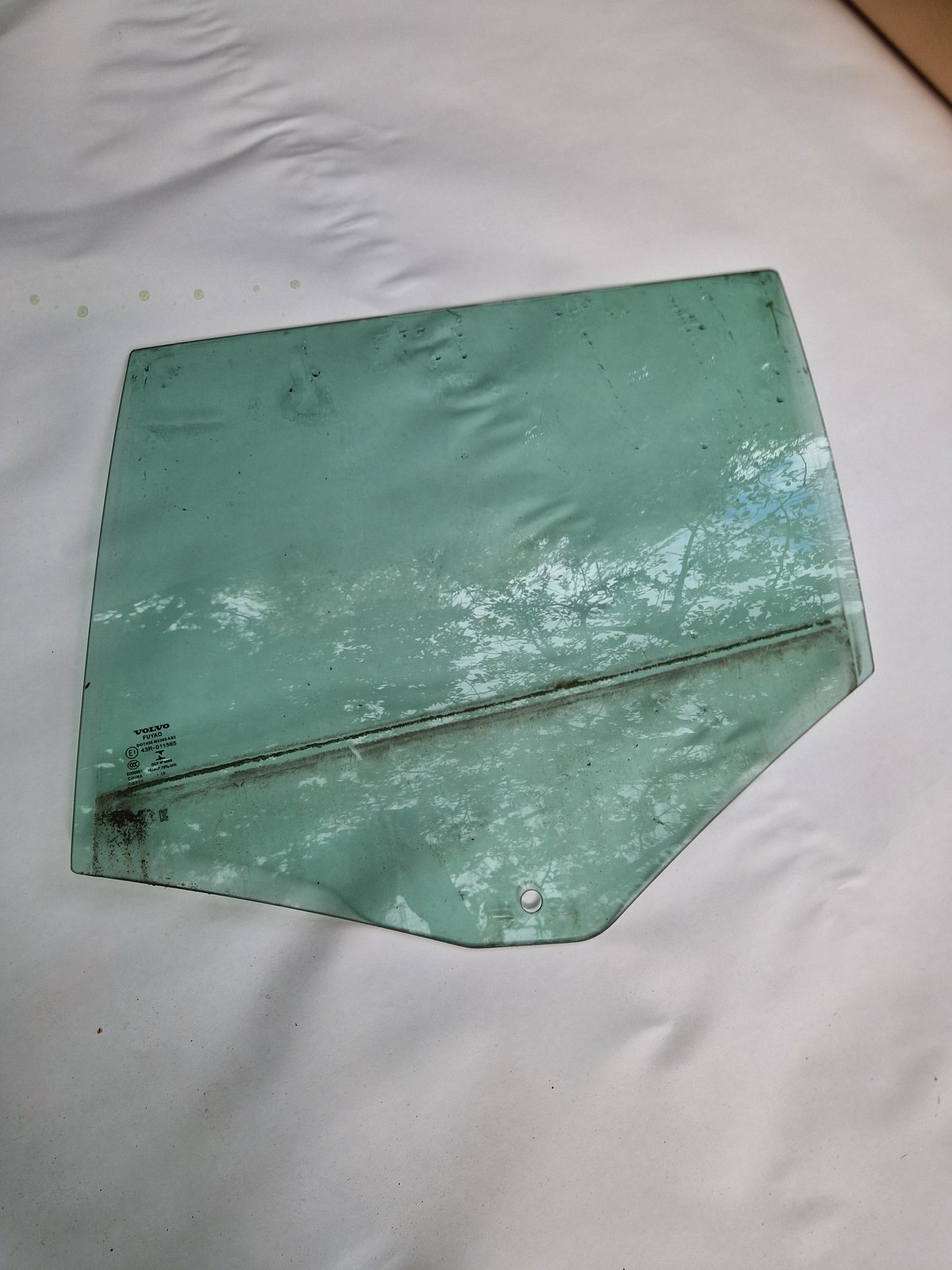 Left rear door window