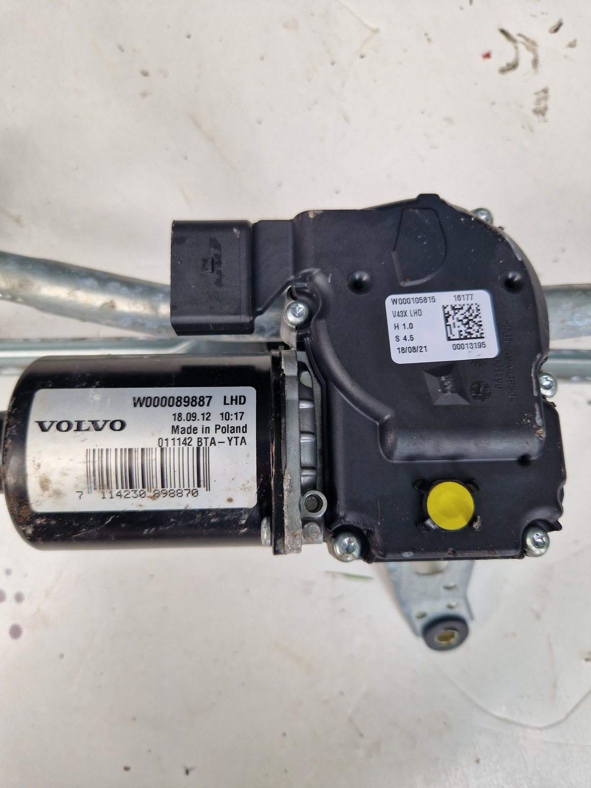 Scheibenwischergestänge vorne mit Motor 3